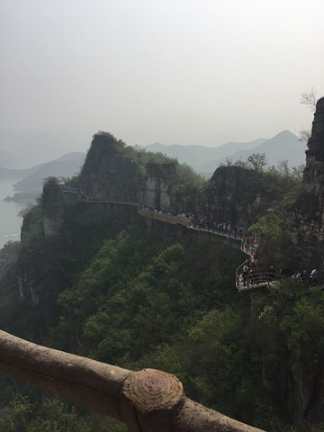 "其实想想各个景点都大同小异都是锣锅子大肚子山北方山的特点。第一次去，总体感觉还行吧_易水湖景区"的评论图片