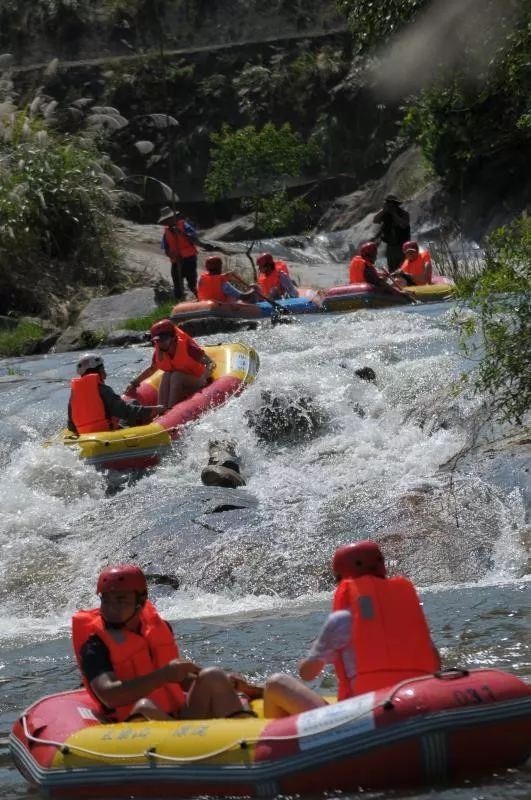 三角山大峡谷漂流