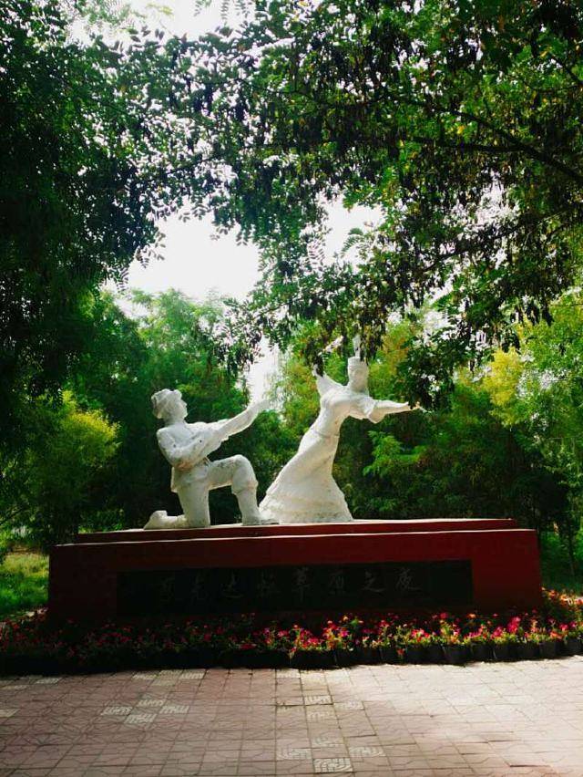 可克达拉旅游草原之夜风情园