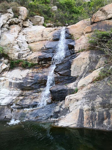 "卢崖瀑布至山底的风光很是旖旎，石台与涓流交叠，一步一景_卢崖瀑布风景区"的评论图片