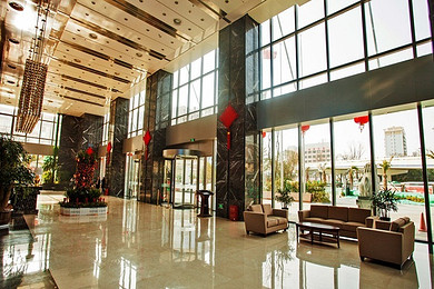 自驾昆明市西山区(住阳光酒店,高级房,含早餐 ,海埂公园 滇池风景区