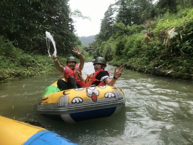 英西峰林老虎谷溶洞漂流