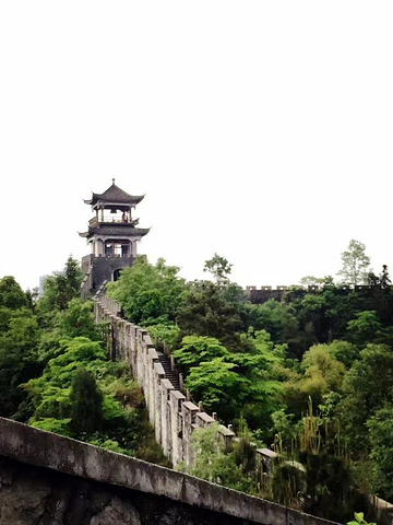 "在恩施市区，是土家族的历史建筑群，现在要门票了，门票50元_恩施土司城"的评论图片