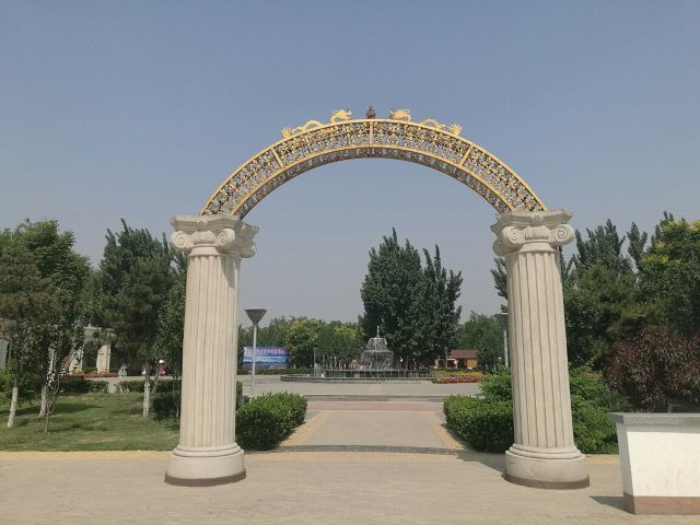 紫谷伊甸园位于丰台区永定河畔,位于杜家坎收费站南3公里