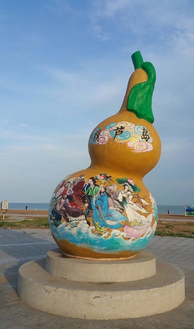 晚上五点回到葫芦岛市又去海边转转,没啥新鲜的,只照了一个大葫芦