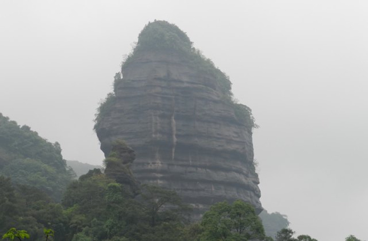 "非常值得一游的景区，不仅因其为丹霞地貌的命名地，更因其自然景色特别美，而且还有很多历史人文景观..._丹霞山"的评论图片