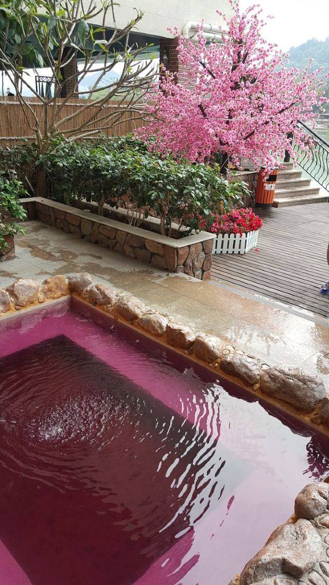 毅华河畔温泉会所