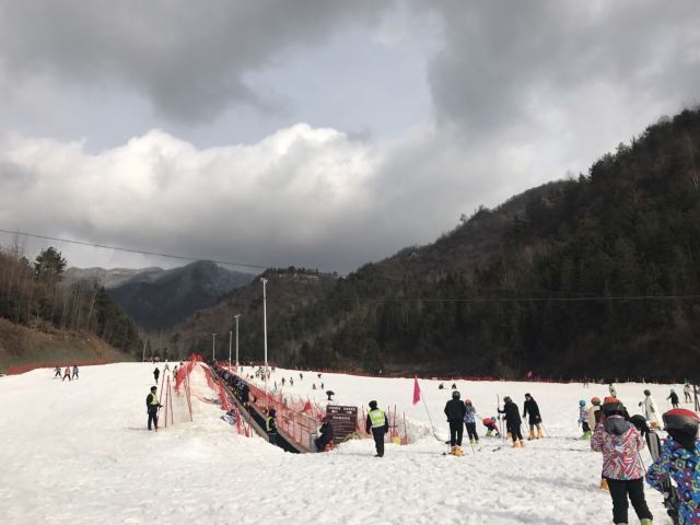 武当国际滑雪场