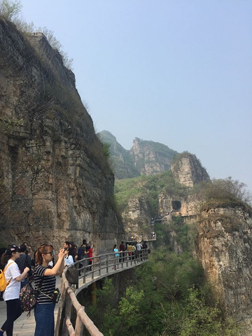 "其实想想各个景点都大同小异都是锣锅子大肚子山北方山的特点。第一次去，总体感觉还行吧_易水湖景区"的评论图片