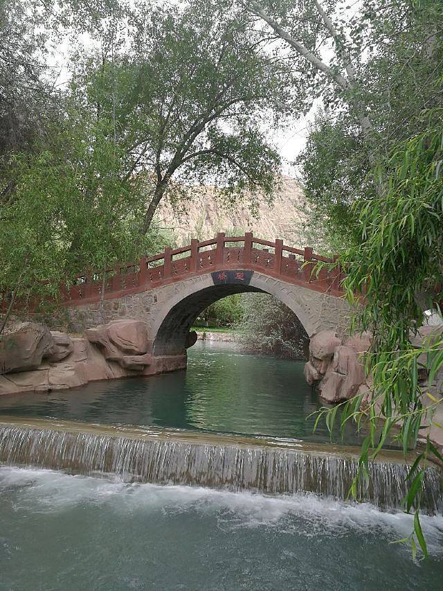 乌什县燕泉山风景区