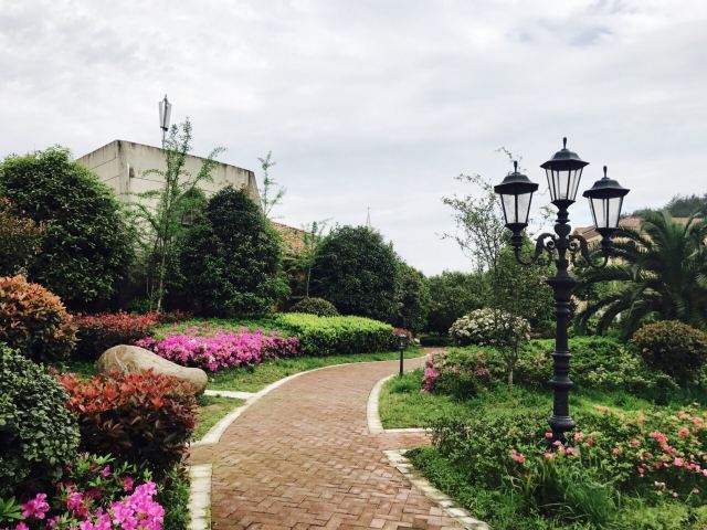 乐氏沁温泉度假山庄