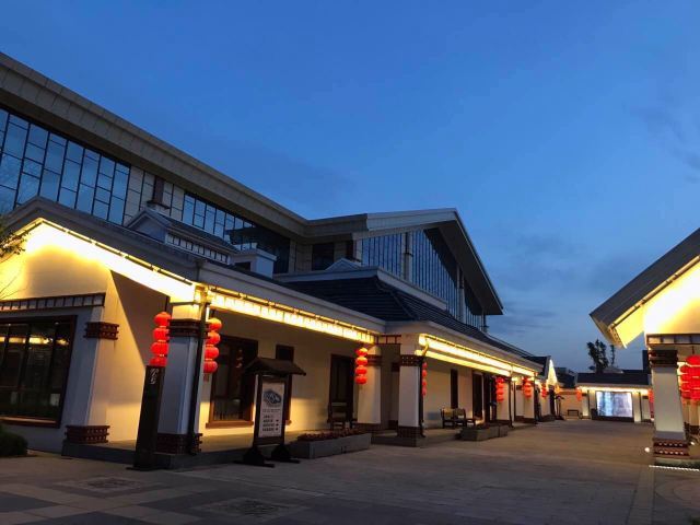 热高温泉养生世界