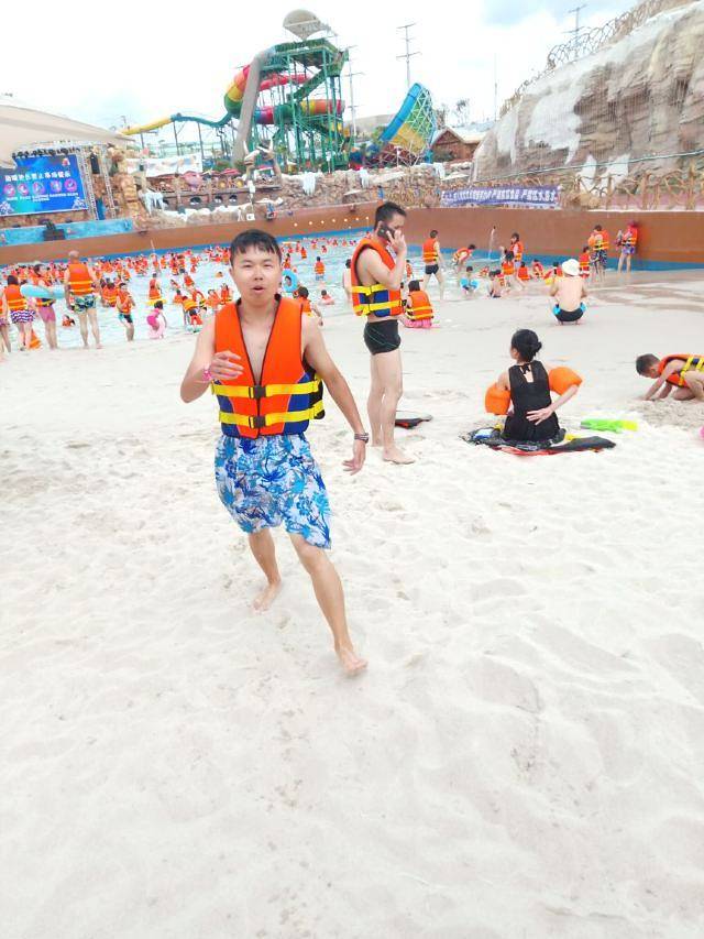 四季贵州山地温泉水世界