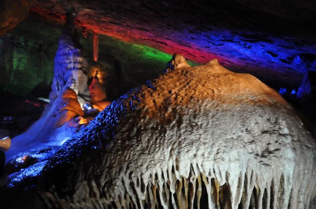 浮戏山雪花洞景区