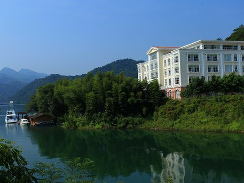 距离景区约3公里,性价比好上犹陡水湖京明度假村 陡水湖景区