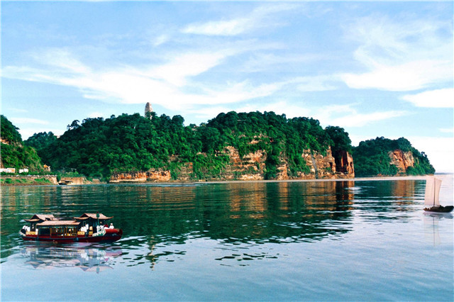左右返回成都老南门大桥结束愉快的旅程