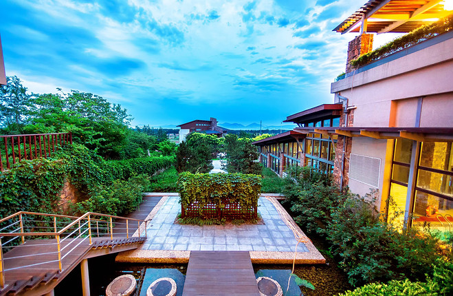 酒店介绍         天津亿豪山水郡国际度假酒店座落于天津市蓟县秀丽