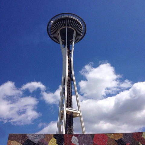 标志性建筑,不是西雅图城市的最高点,但旋转餐厅性价比还是挺高.