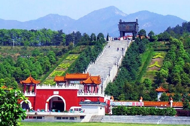 "七十二峰,山水青翠,五岳独秀,佛道圣境_南岳衡山风景名胜区&