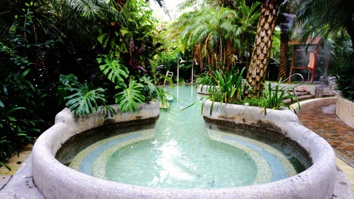 云顶温泉分为室内温泉spa区和露天特色温泉区两部分.