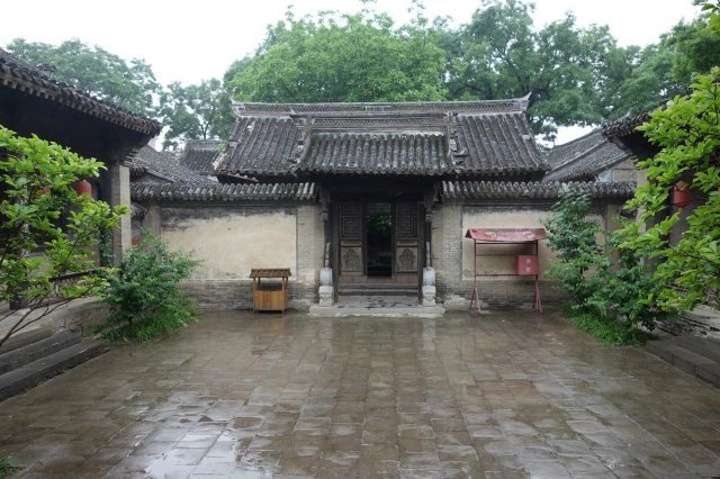 距离保定市区不远,到该景点的路况也不错.