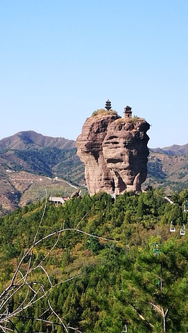 承德双滦区的双塔山公园门票五十元景区内重头戏是高高突兀的两并排石