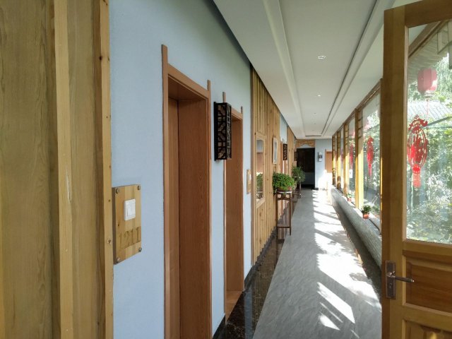 鸿翔孔雀苑景区