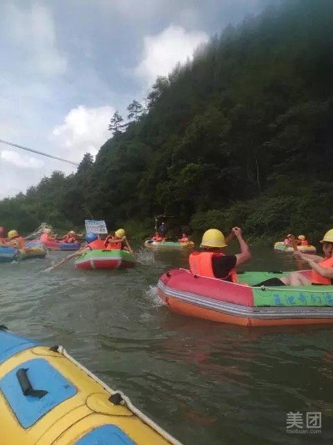 会稽山峡洞漂流
