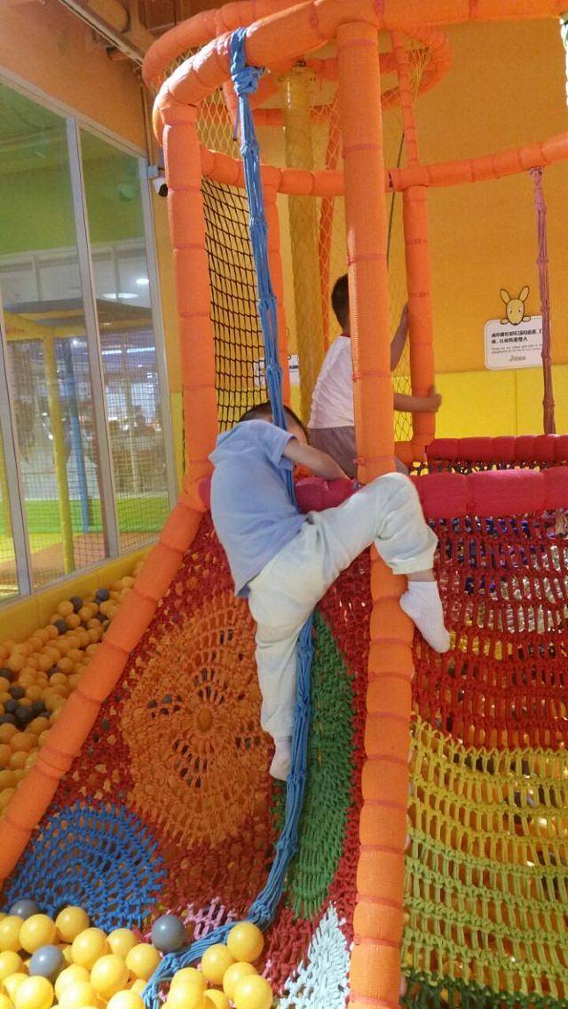 袋鼠玩趣城(绿地国博财富中心店)