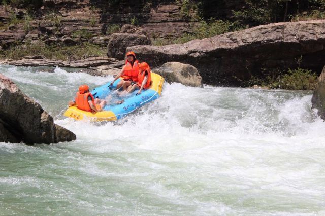 菖溪河漂流旅游度假区