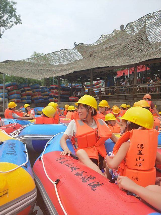 浮盖山峡谷漂流