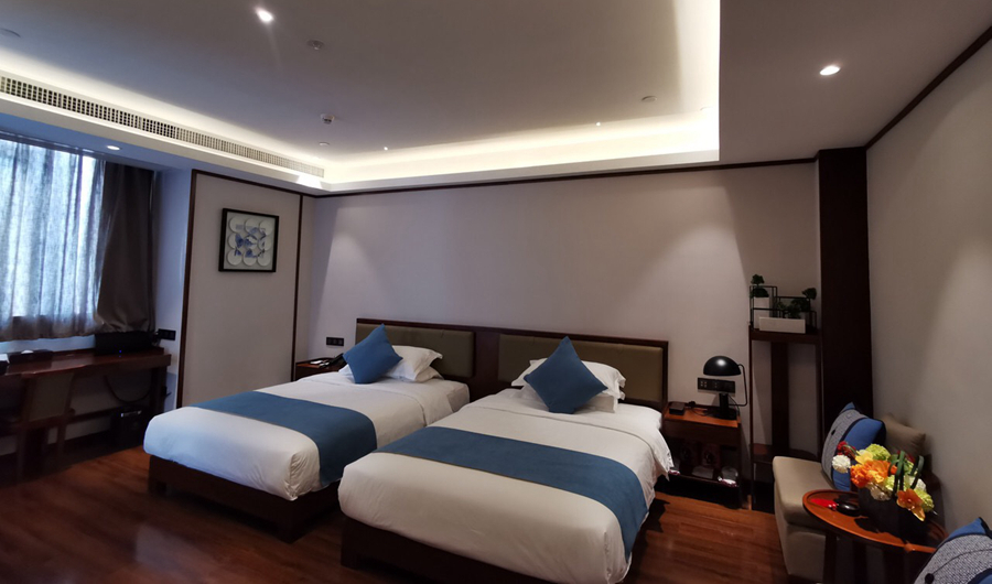 婺源沁庐精品酒店打造开放式欢聚空间和简约舒适客房,酒店公共区域