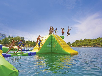 山东烟台凤翔滩(水上乐园门票)2张 海阳爱尚快捷酒店(标准间)1晚