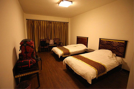 住宿仅供参考,具体信息可咨询商家 去 瑞风车 15座以下 成都 ~ 色达