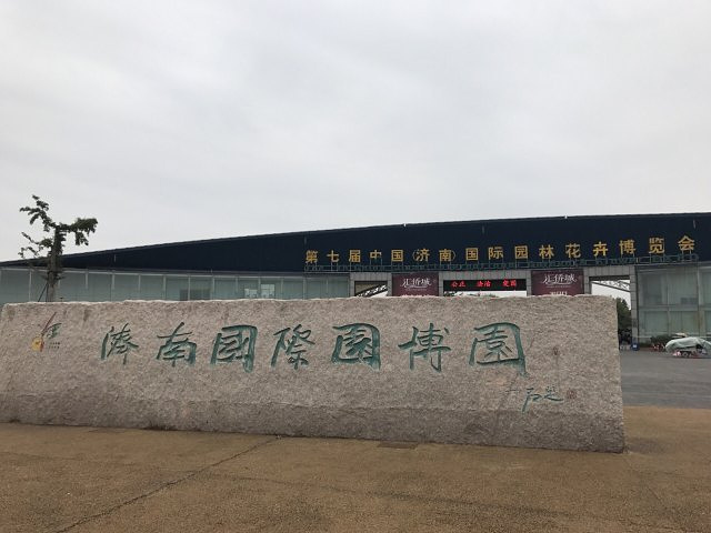 随着博览会的结束人气已大不如前部分园区已破落门票由60元降为20元