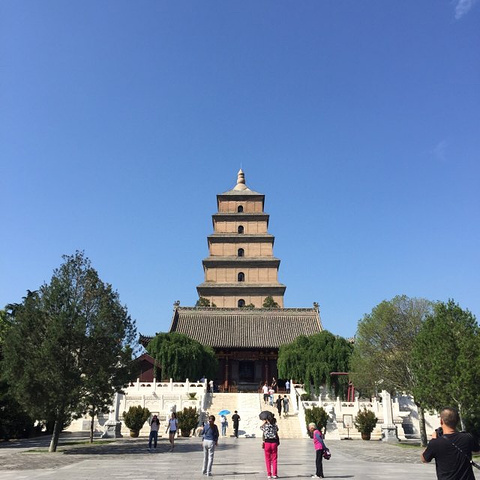 大雁塔的黄色塔身,四方的建筑风格,满满的历史感