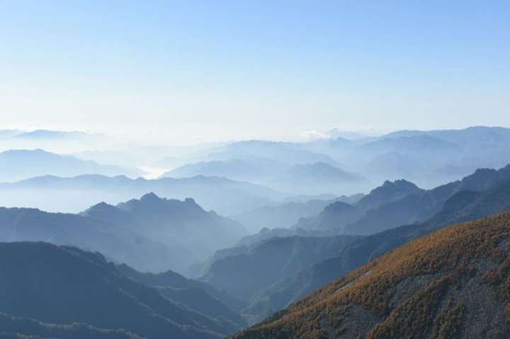 风光无限,尤其是看到在风中飞扬的国旗,祖国山河大美