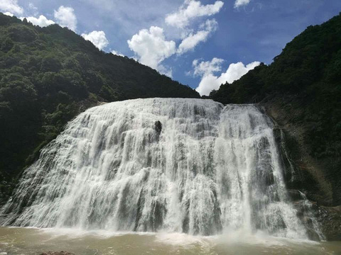 九龙祭瀑布群旅游景点图片