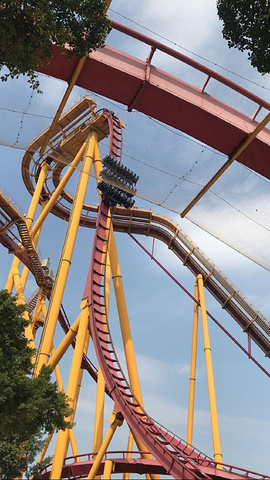 一进去就迫不及待的体验了把过山车,那种感觉真是终身难忘,随后就是