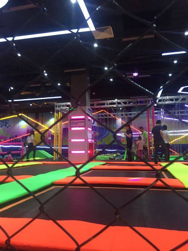 反弹蹦床公园(优托邦·奥体超级mall店)