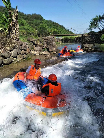 千岛湖龙门峡谷漂流