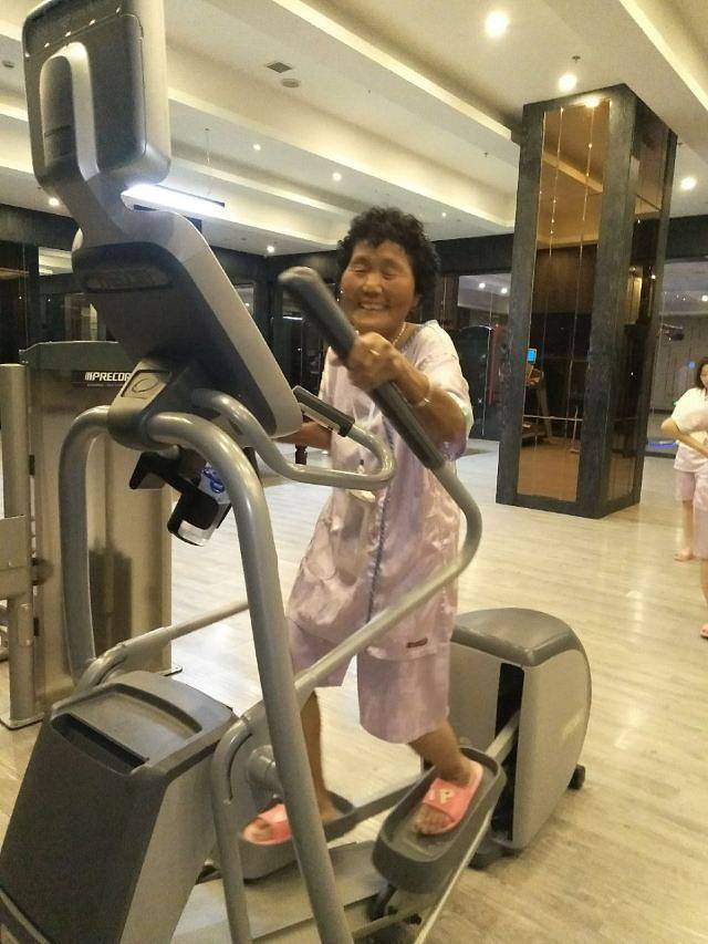 热高温泉养生世界