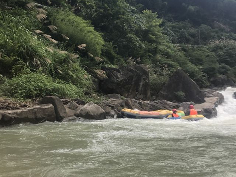 虎啸峡激流探险漂流旅游景点图片