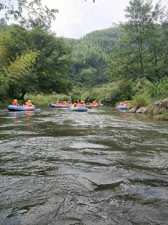 浮盖山峡谷漂流