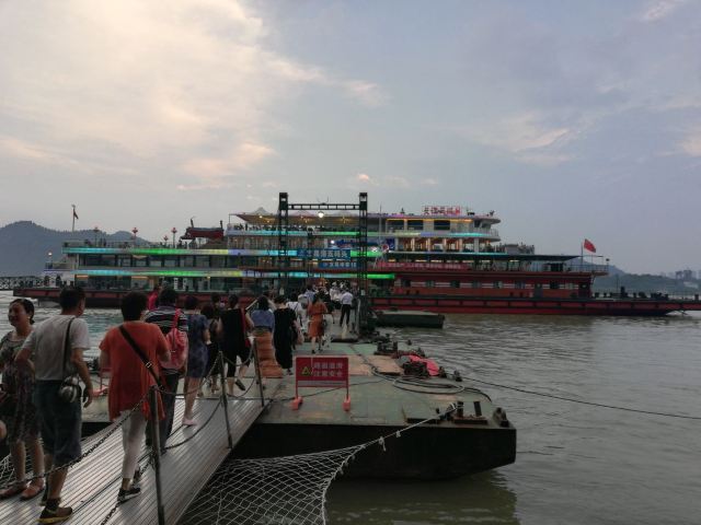 交运长江夜游游船