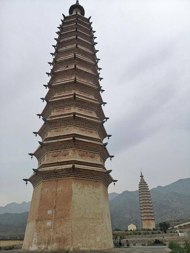 拜寺口双塔