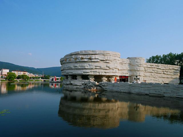 嘉荫神州恐龙博物馆