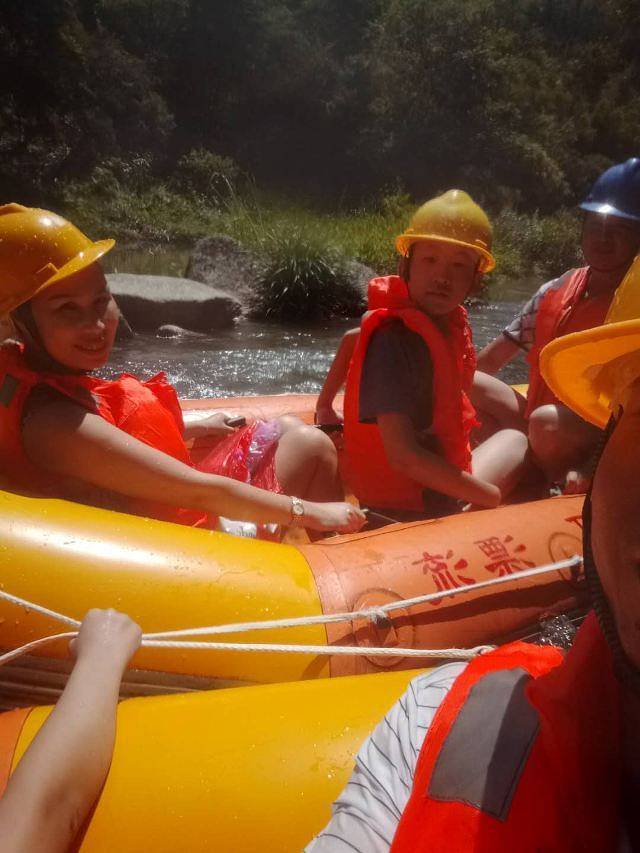 热水寨温泉漂流度假山庄