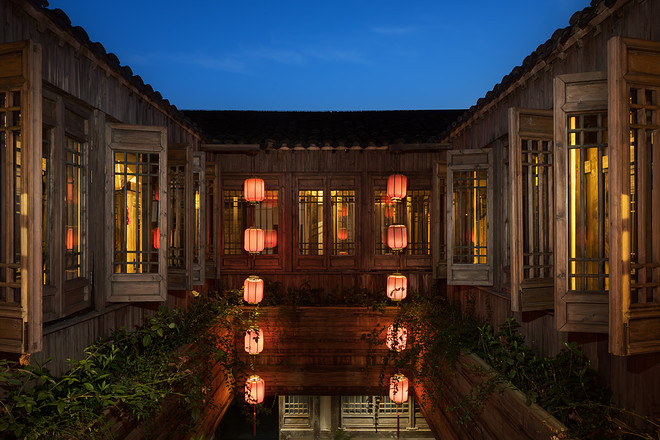 【夜宿桃源,浪漫风情】住1晚东方盐湖城虫二客栈 游东方盐湖城道天下