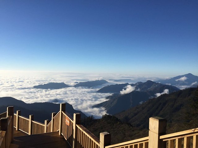 西嶺雪山風景區是一個以高山自然風光為特色的國家重點風景名勝區運氣